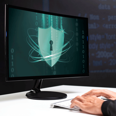 Hacker descifrando seguridad de datos