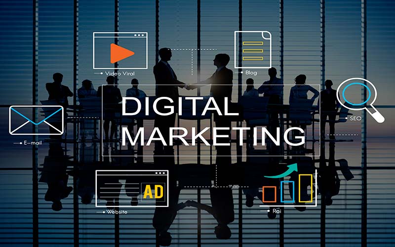 cartel en el que destaca el marketing digital