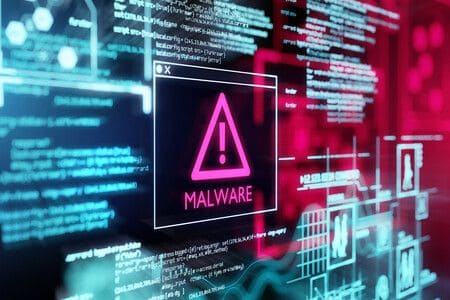 pantalla de un ordenador con un aviso que pone malware
